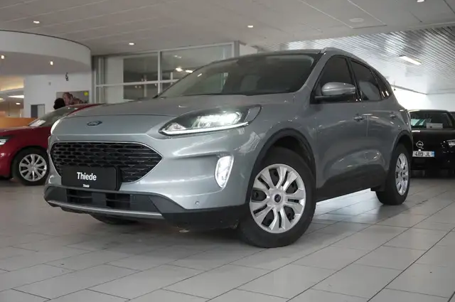 Ford Kuga view 3