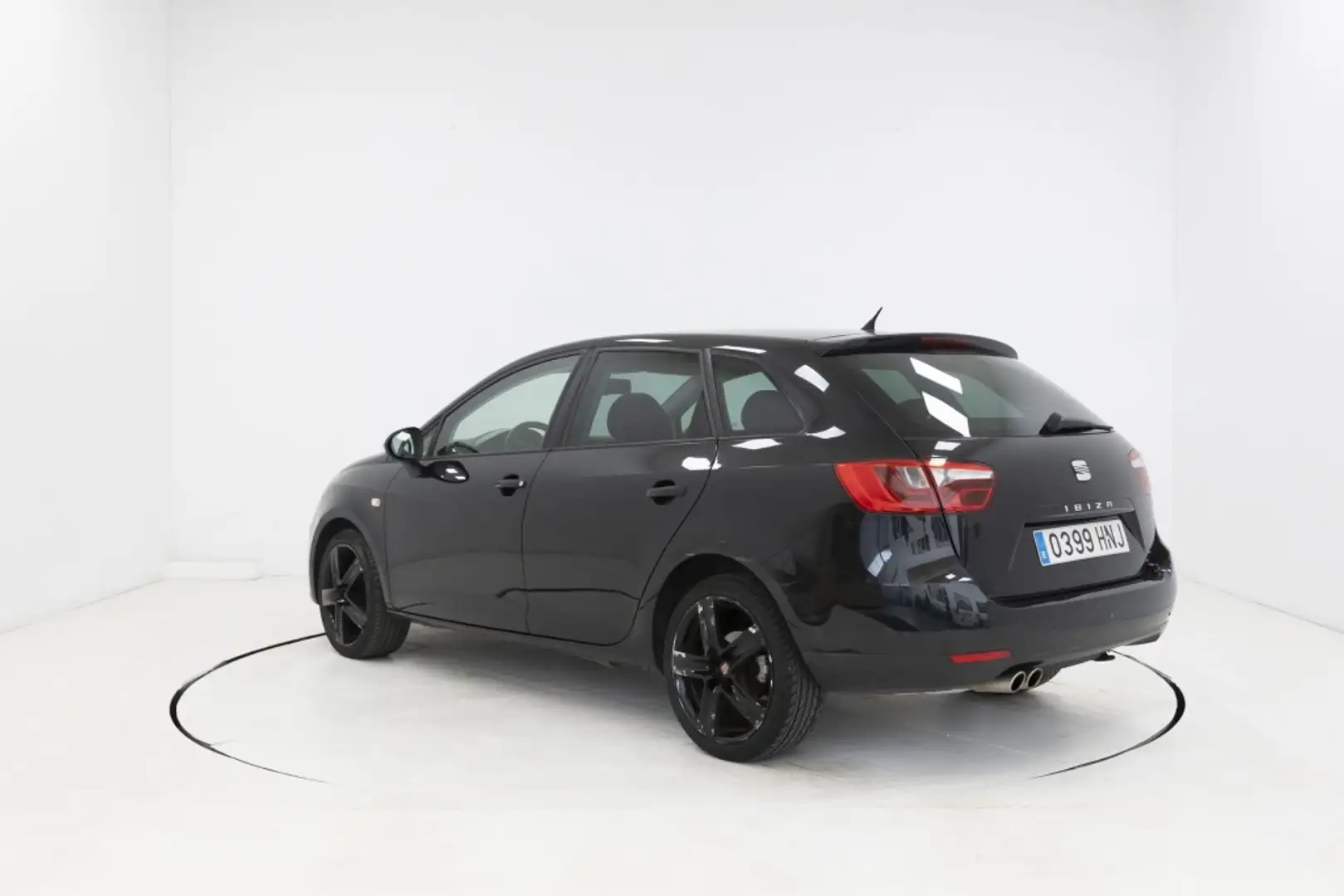 SEAT Ibiza Familiar Automático de 5 Puertas Negro - 2