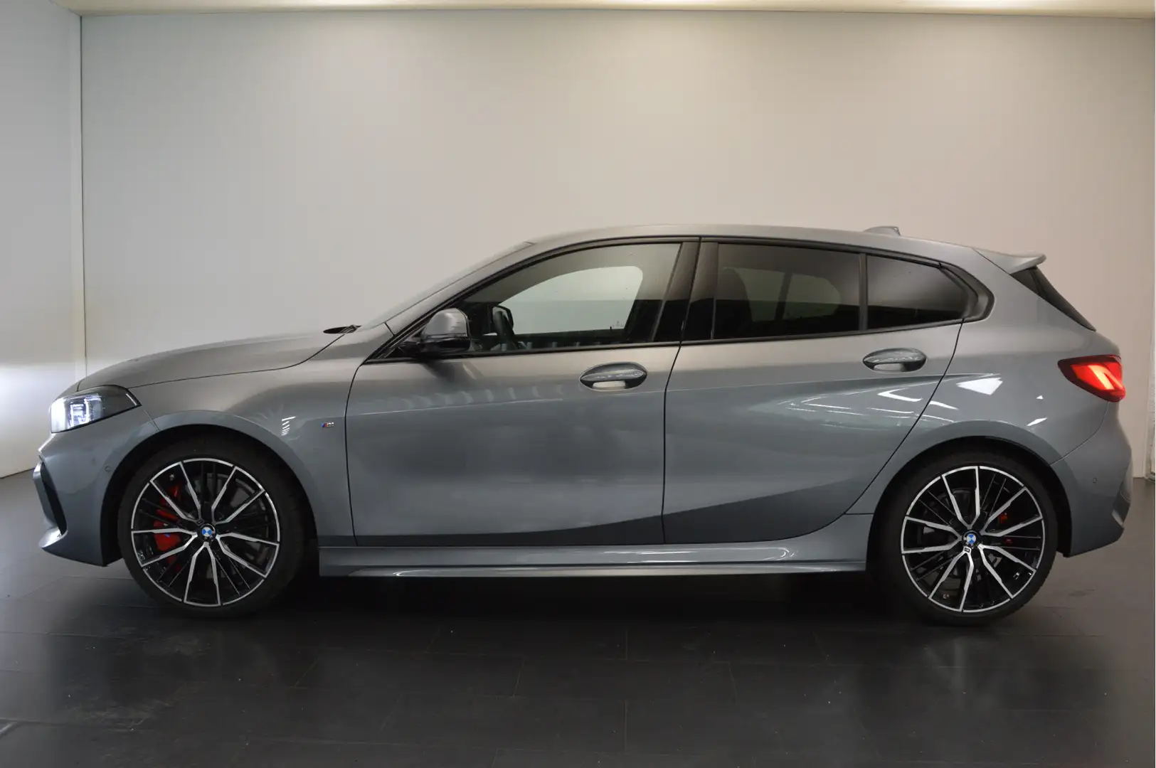 BMW 118 1 Serie 118i High Executive M Sport (incl. 3 jaar Grijs - 2