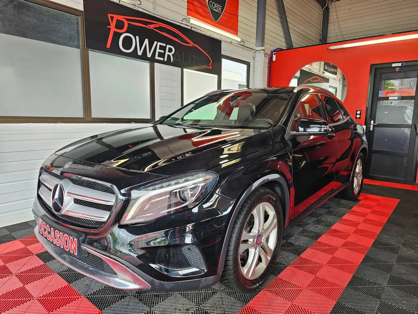 Mercedes-Benz GLA 220 220 4-m 270017KMS Schwarz - 1