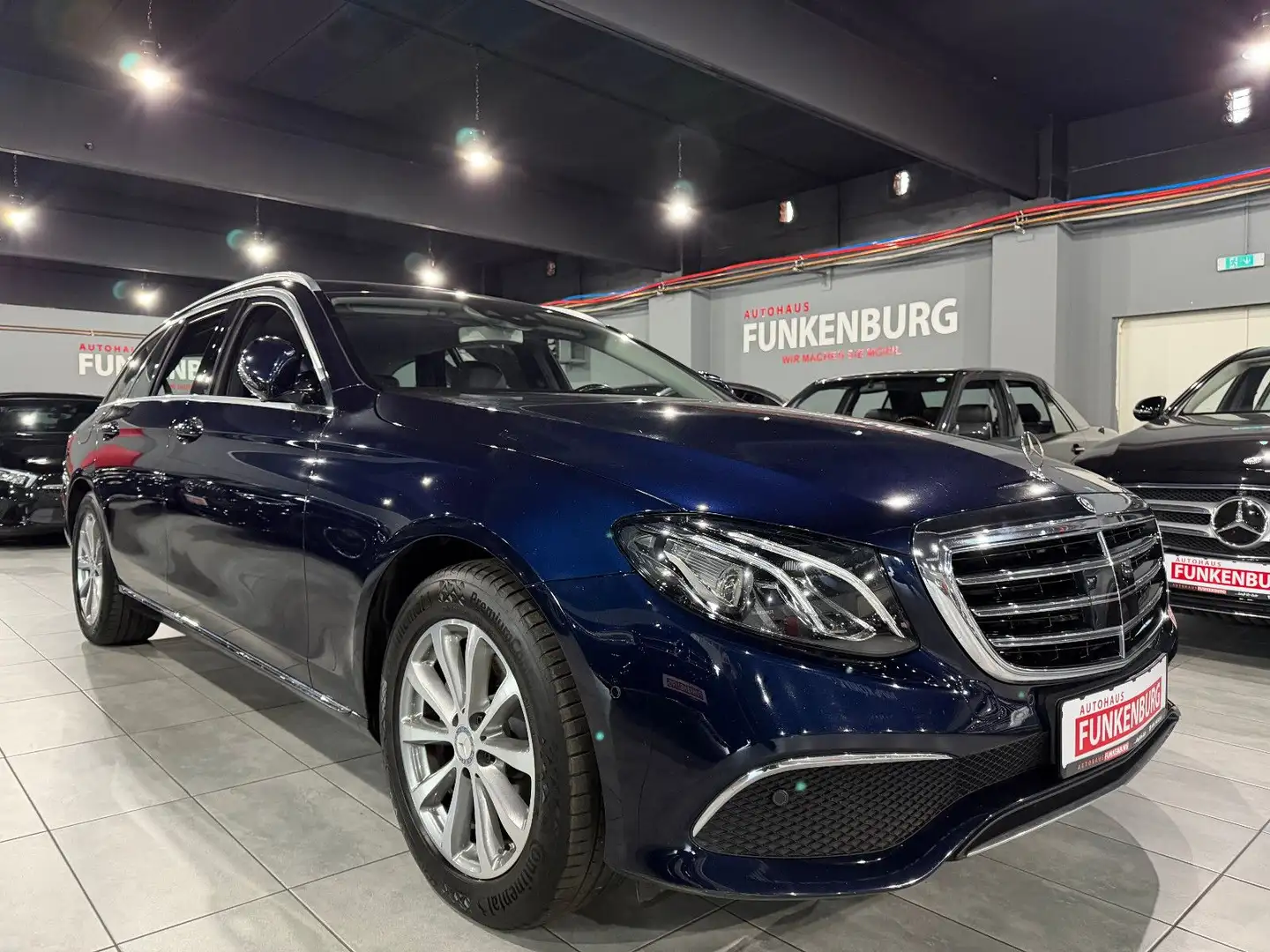 Mercedes-Benz E 220 d T DISTR/AUT/NAVI/LEDER/LED/KAMERA Blau - 1