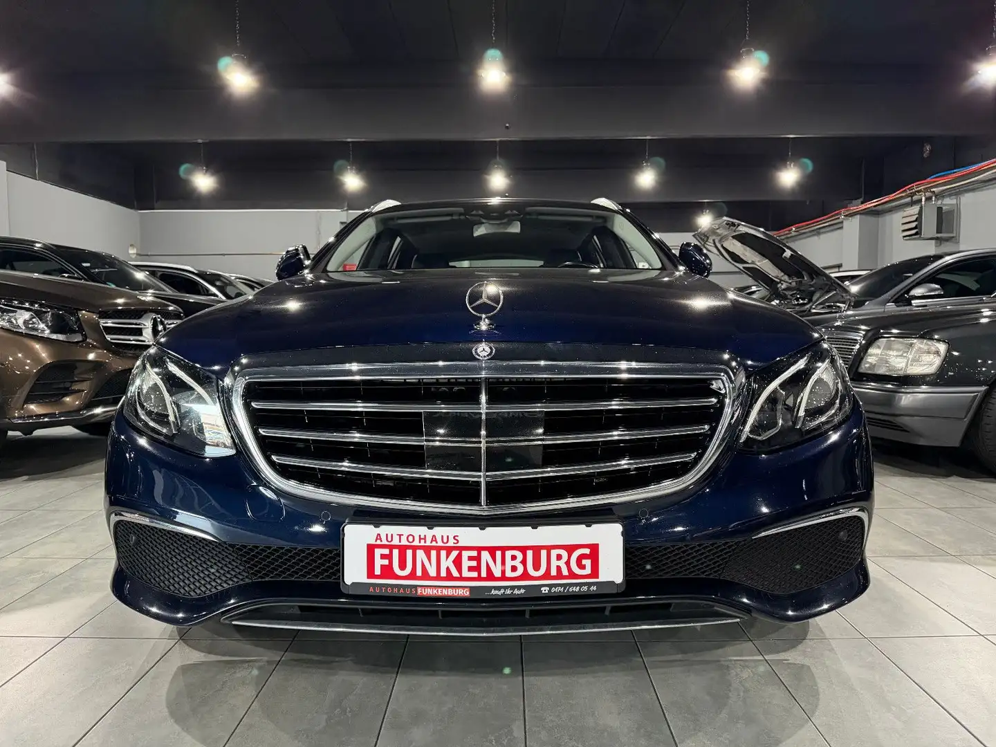 Mercedes-Benz E 220 d T DISTR/AUT/NAVI/LEDER/LED/KAMERA Blau - 2