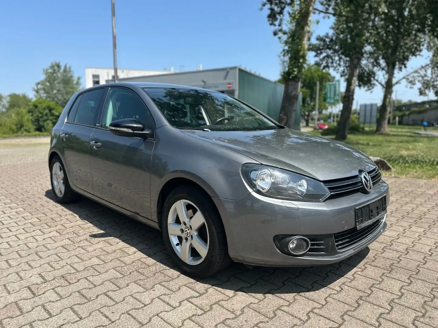 Volkswagen Golf VI Style*NAVI*2HAND* Grau - 2