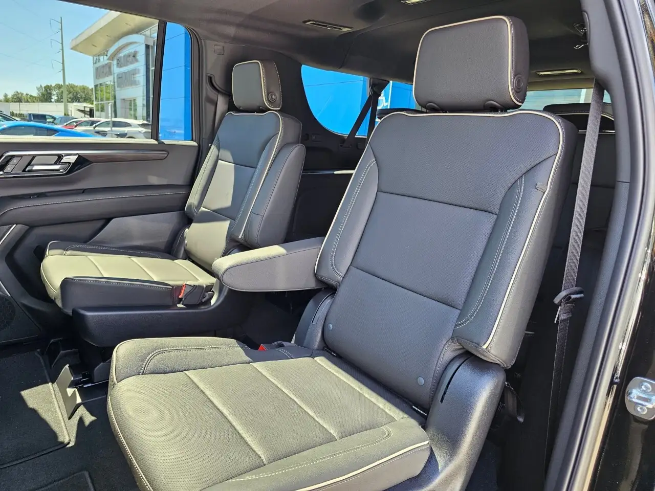 Chevrolet Suburban снимка Chevrolet Suburban