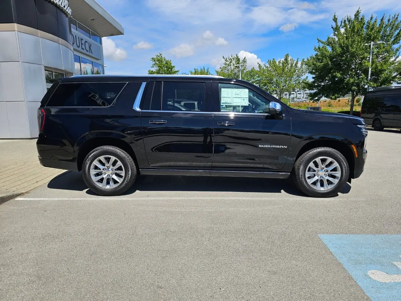 Chevrolet Suburban снимка Chevrolet Suburban