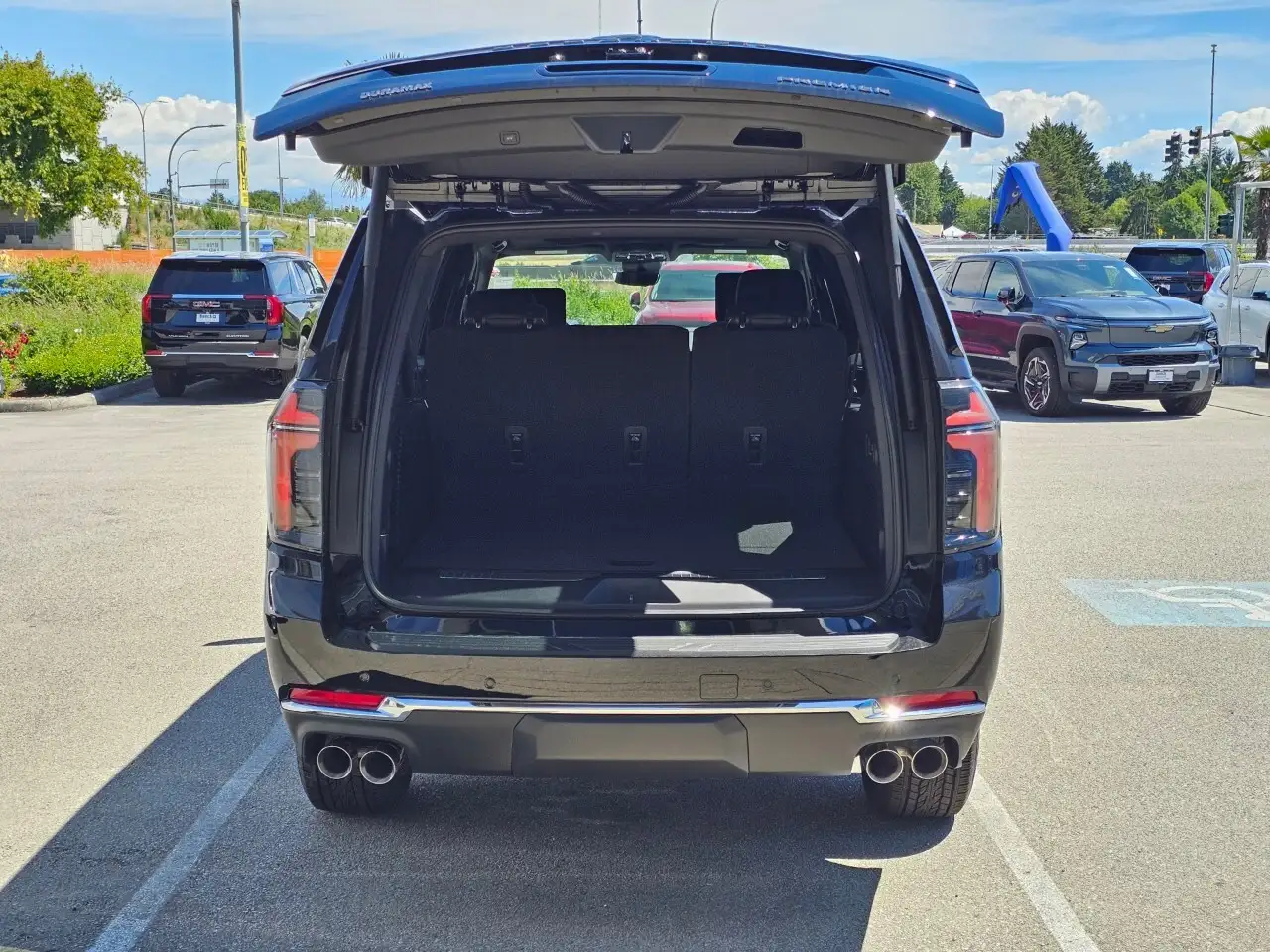 Chevrolet Suburban снимка Chevrolet Suburban