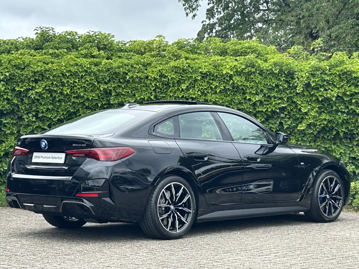 BMW i4 eDrive40 | M-Sport | 19'' | S/k-dak | Park. Plus | Zwart - 2