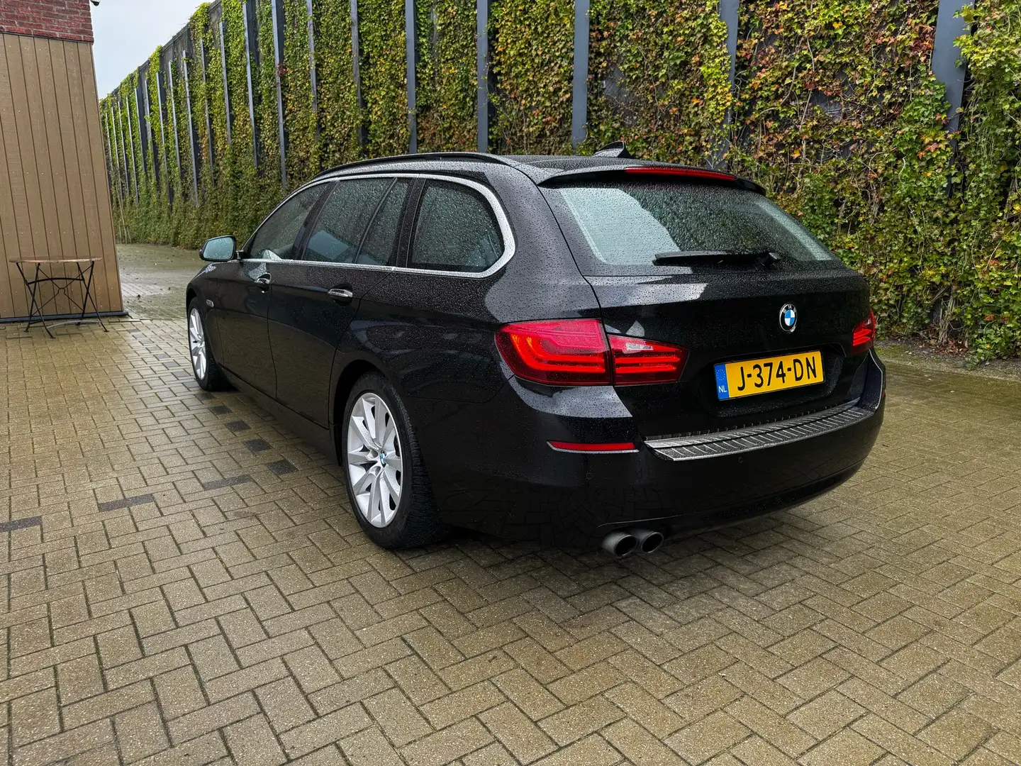 BMW 520 Luxury Zwart - 2