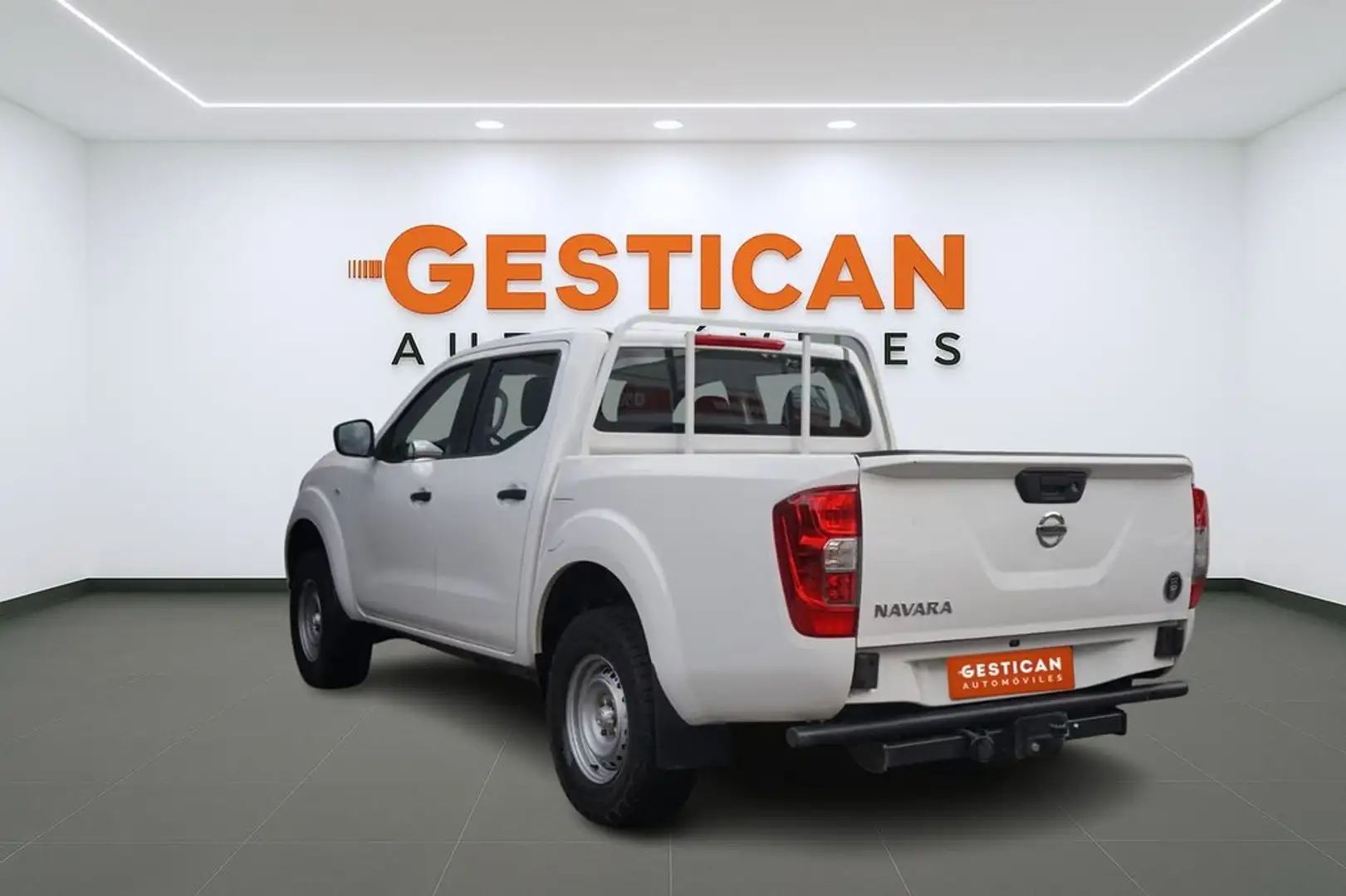Nissan Navara 2.3dCi Doble Cabina Visia Blanco - 2