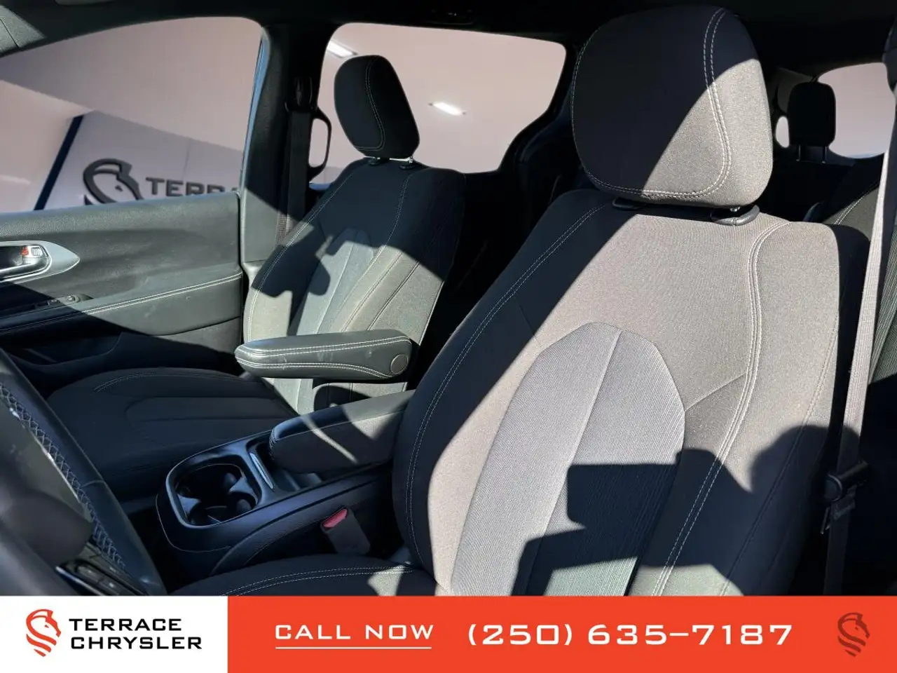 Chrysler Pacifica photo Chrysler Pacifica