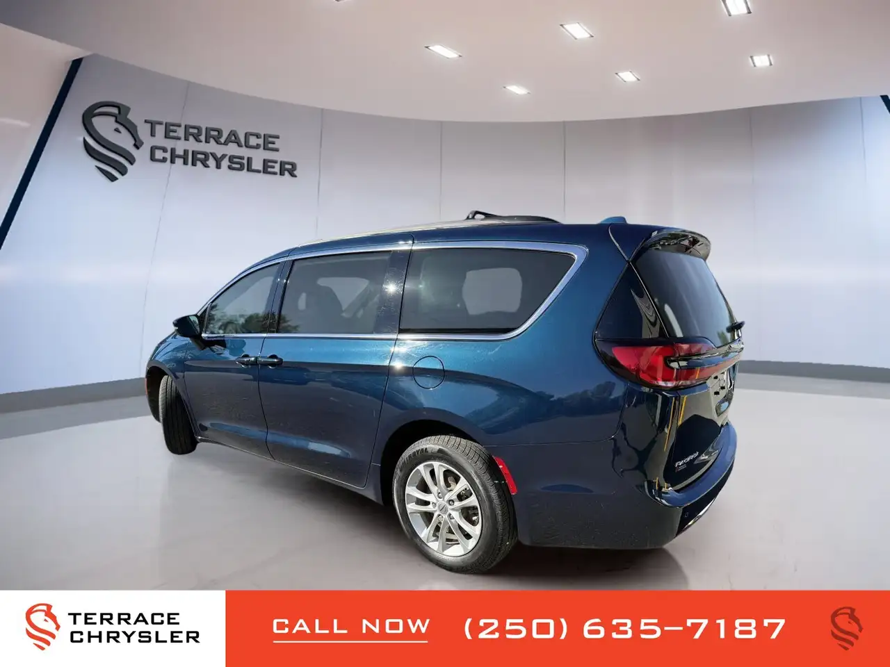 Chrysler Pacifica photo Chrysler Pacifica