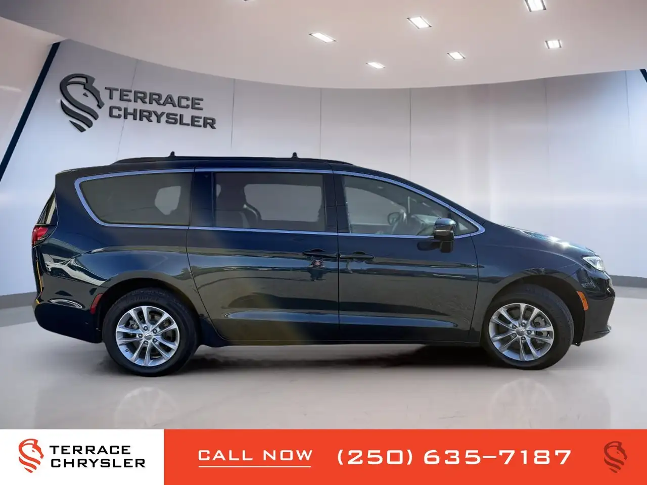 Chrysler Pacifica photo Chrysler Pacifica