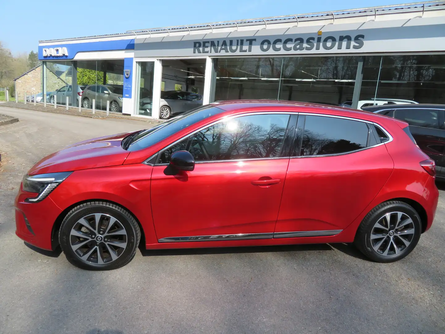Renault Clio 1.6i E-TECH Hybrid Techno 145 cv AUTOMATIQUE Rosso - 1
