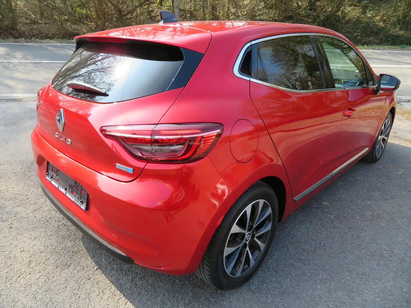 Renault Clio 1.6i E-TECH Hybrid Techno 145 cv AUTOMATIQUE Rosso - 2