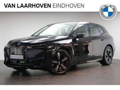 BMW iX xDrive40 77 kWh / Sportpakket / Parking Assistant