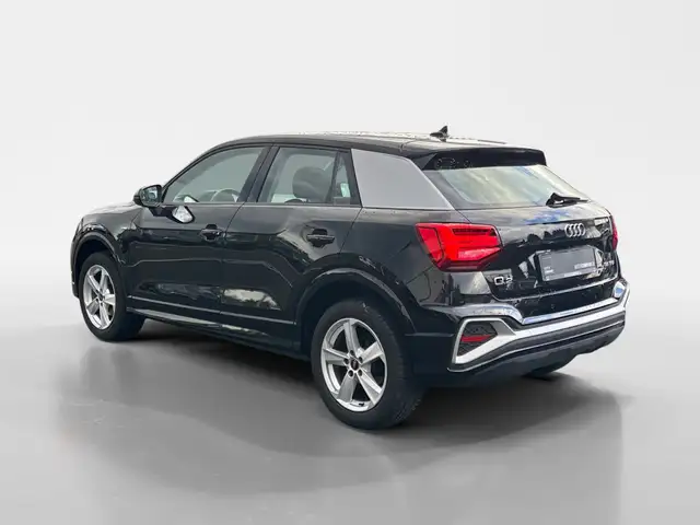 Audi Q2 view 4