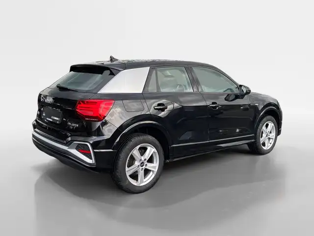 Audi Q2 view 5