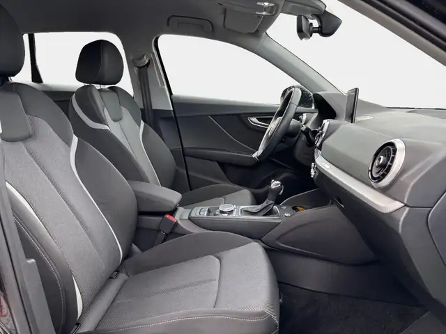 Audi Q2 view 13