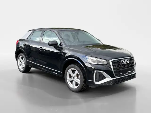 Audi Q2 view 7