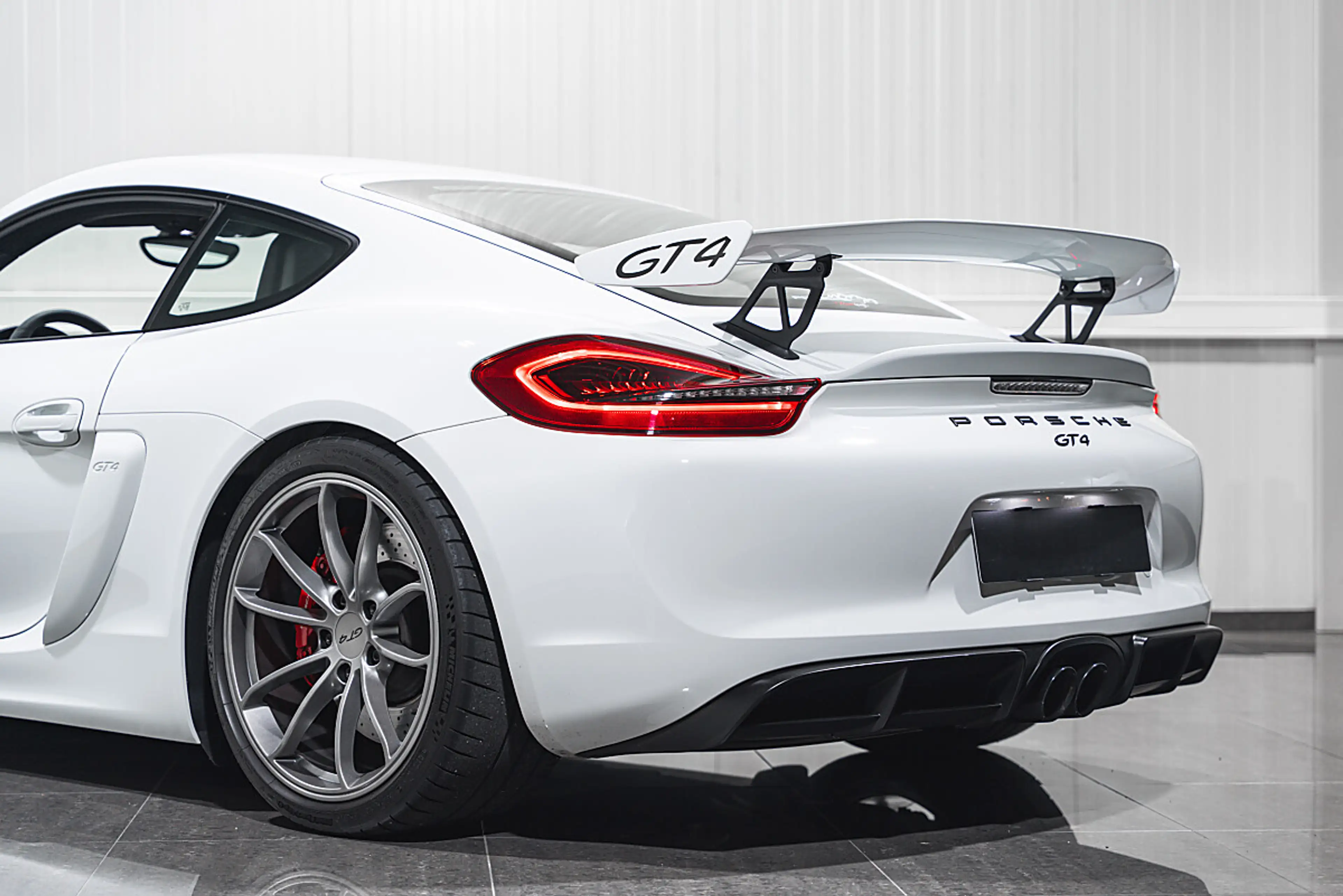 Porsche Cayman 3.8 GT4 — photo 12
