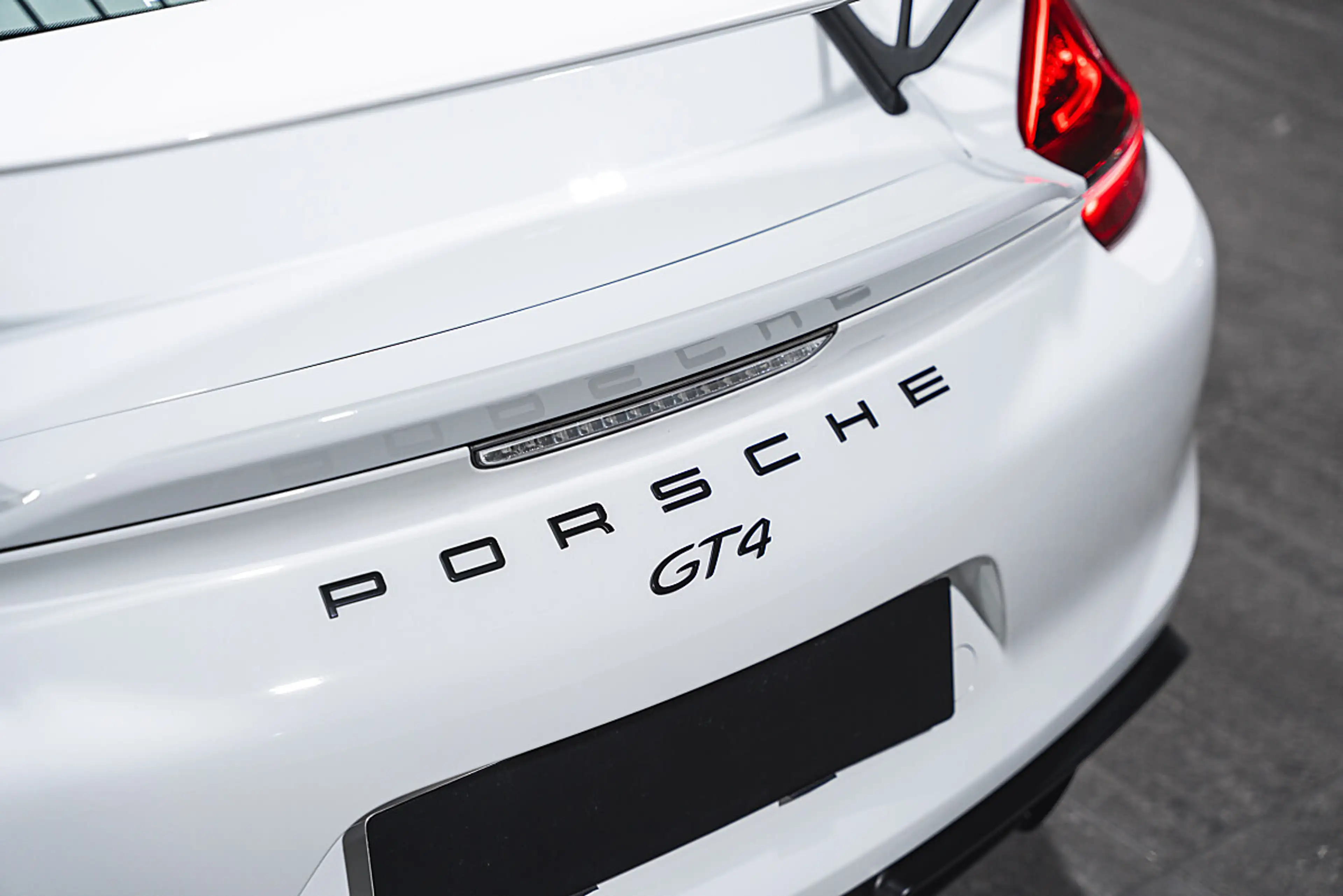 Porsche Cayman 3.8 GT4 — photo 14