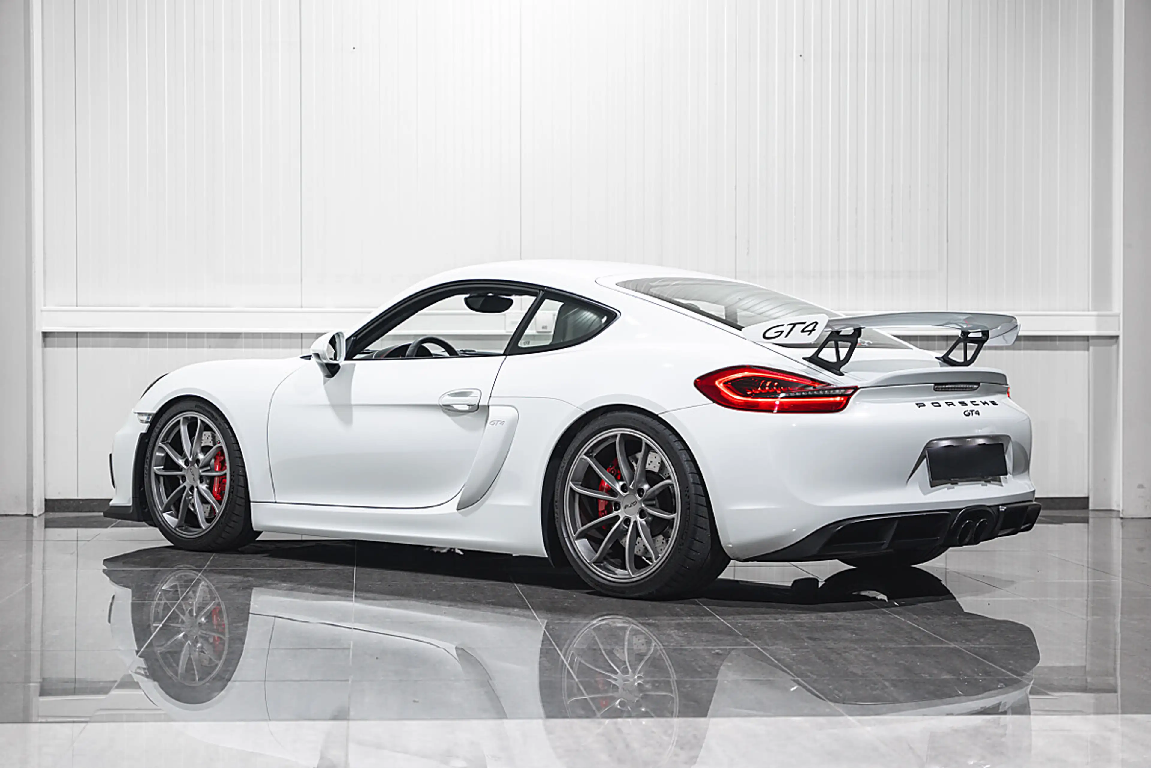 Porsche Cayman 3.8 GT4 — photo 10