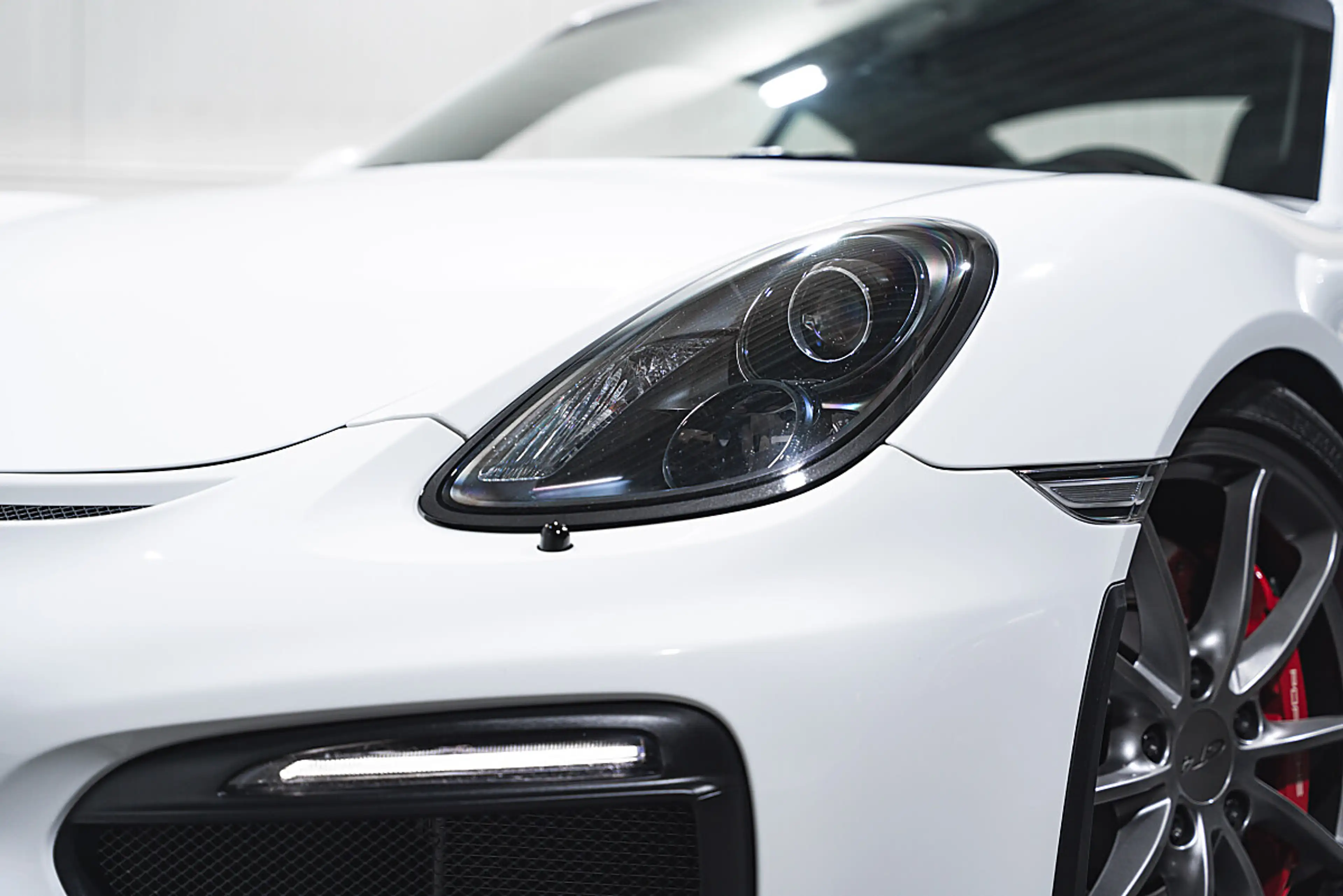 Porsche Cayman 3.8 GT4 — photo 6