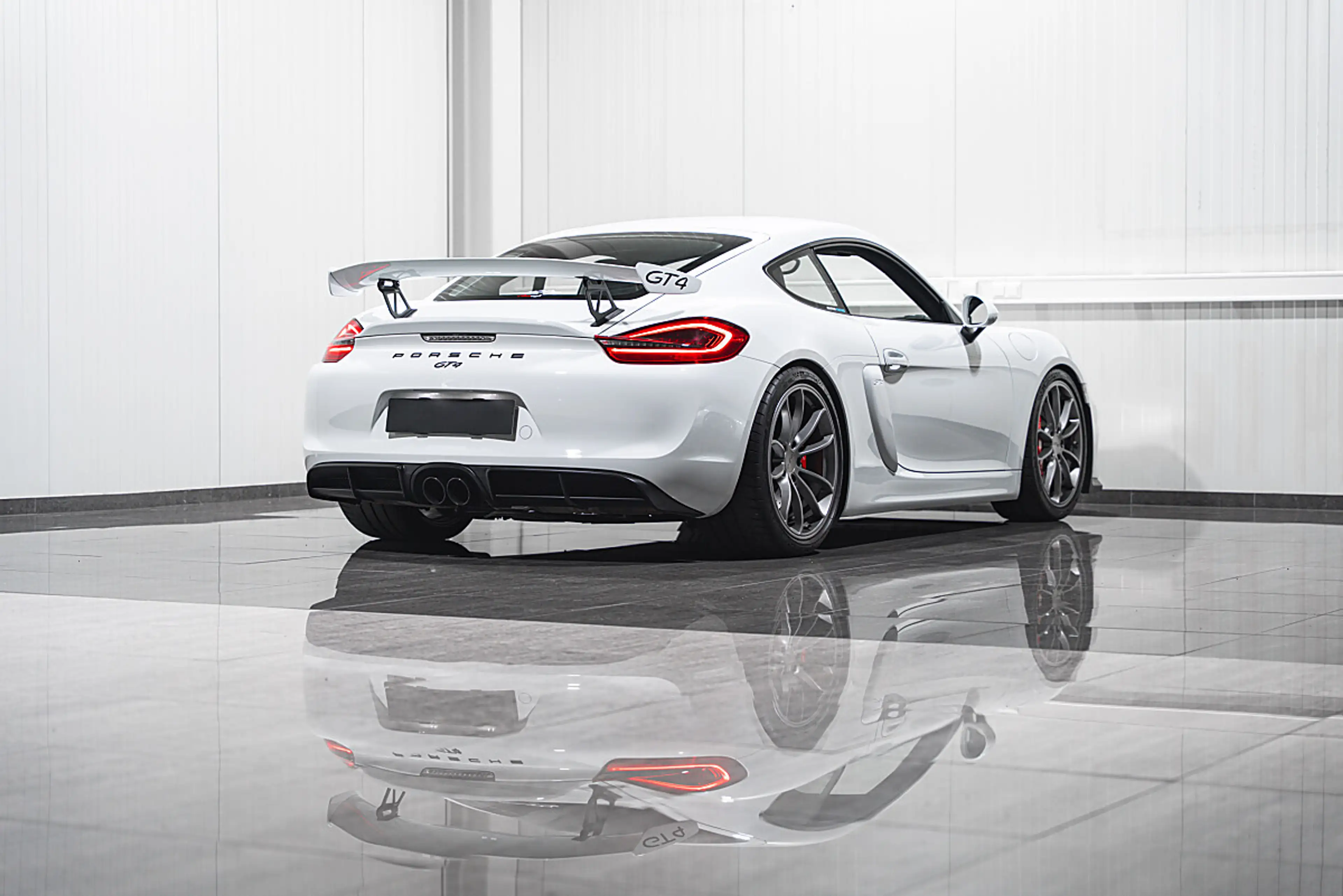 Porsche Cayman 3.8 GT4 — photo 9