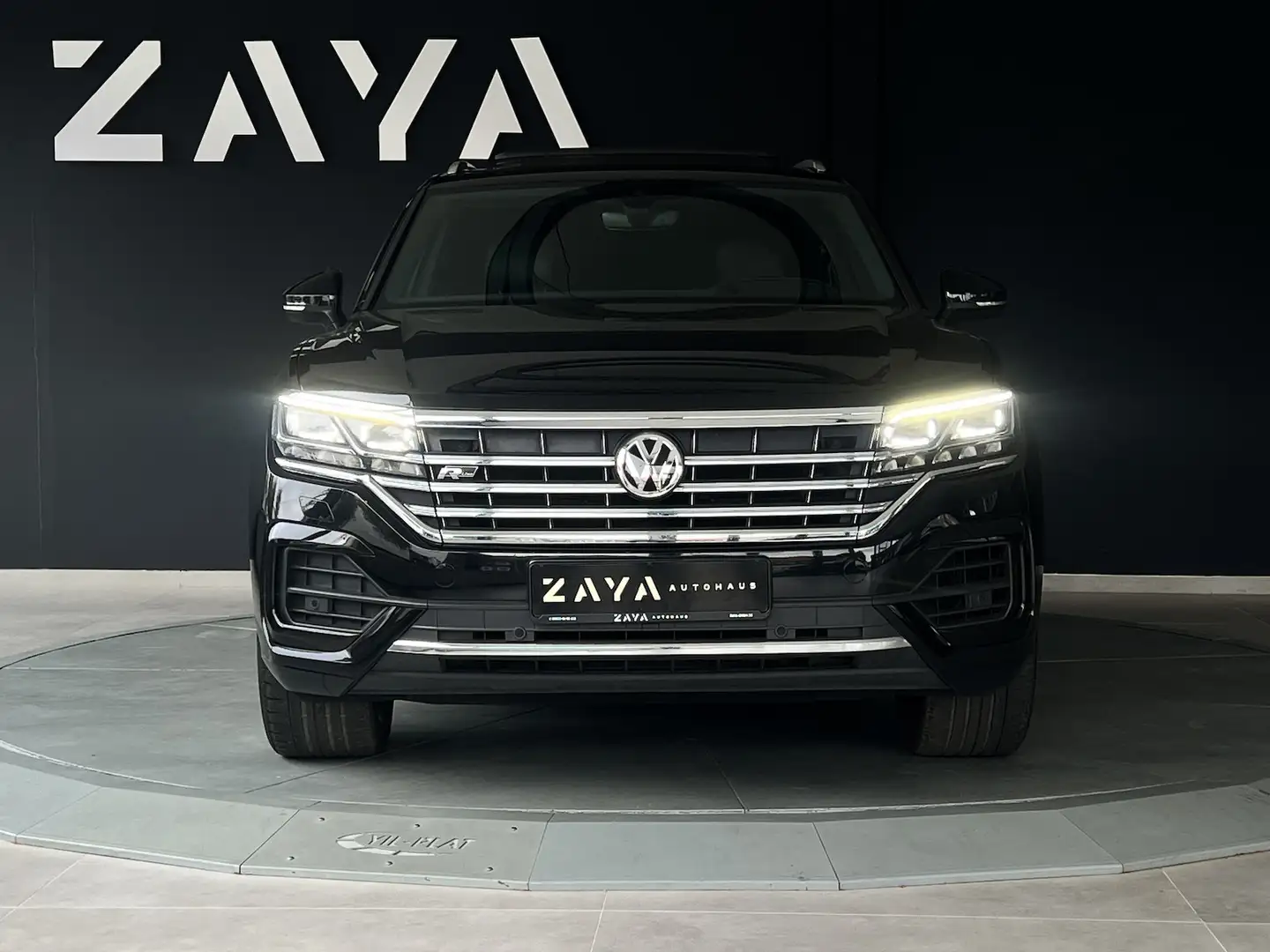 Volkswagen Touareg 3.0 TDI R-Line*4x4*PANO*VIRTUAL*MATRIX Zwart - 2