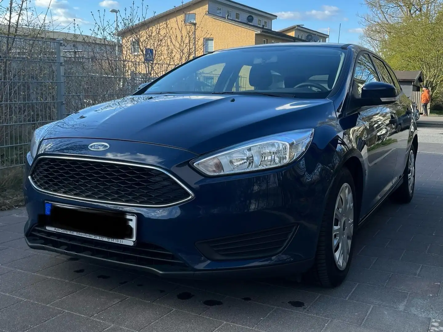 Ford Focus Focus Turnier 1.5 TDCi DPF Start-Stopp-System Blau - 2