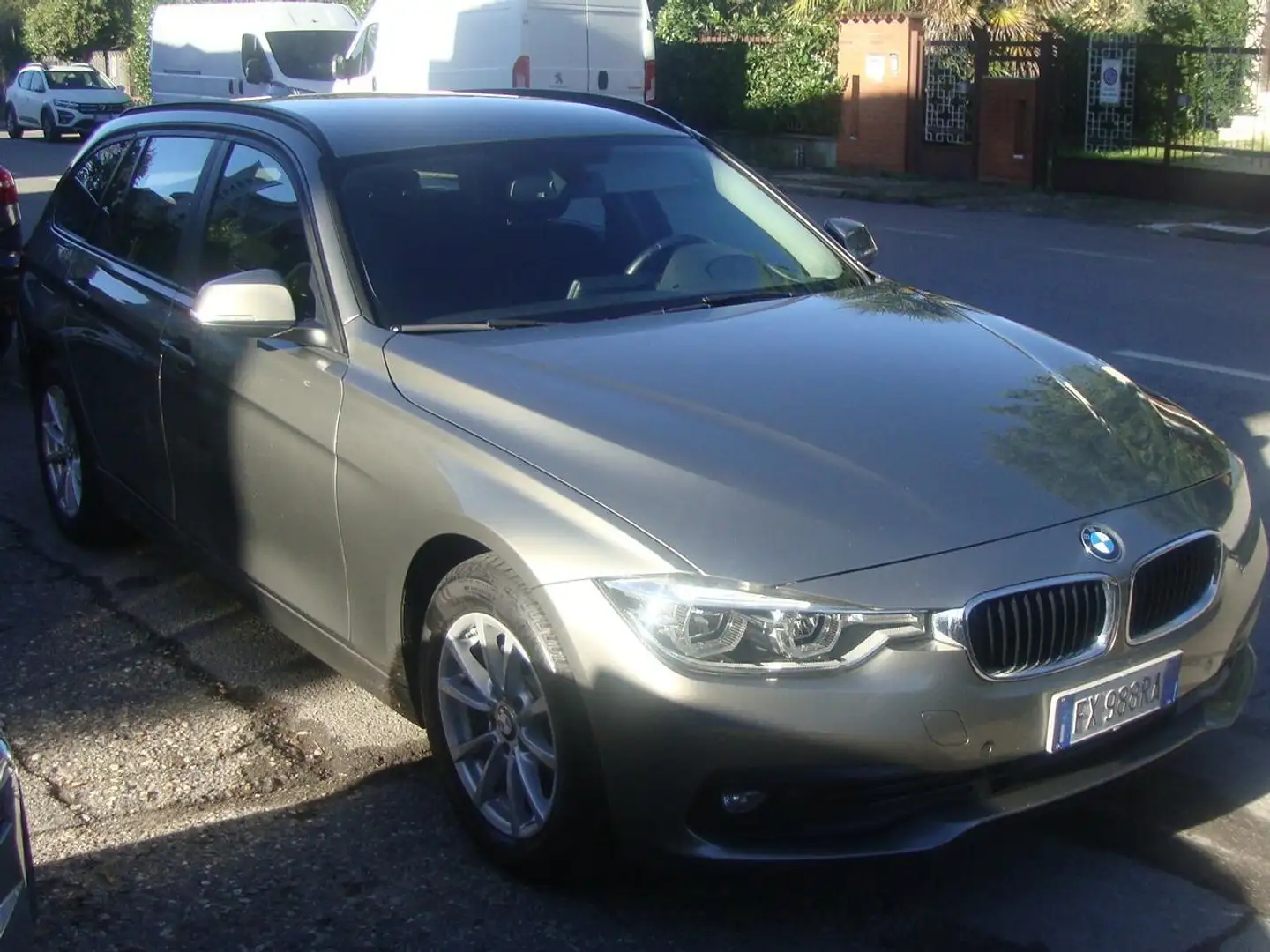 BMW 320 d Touring Business Advantage auto euro 6 d-temp Grigio - 2