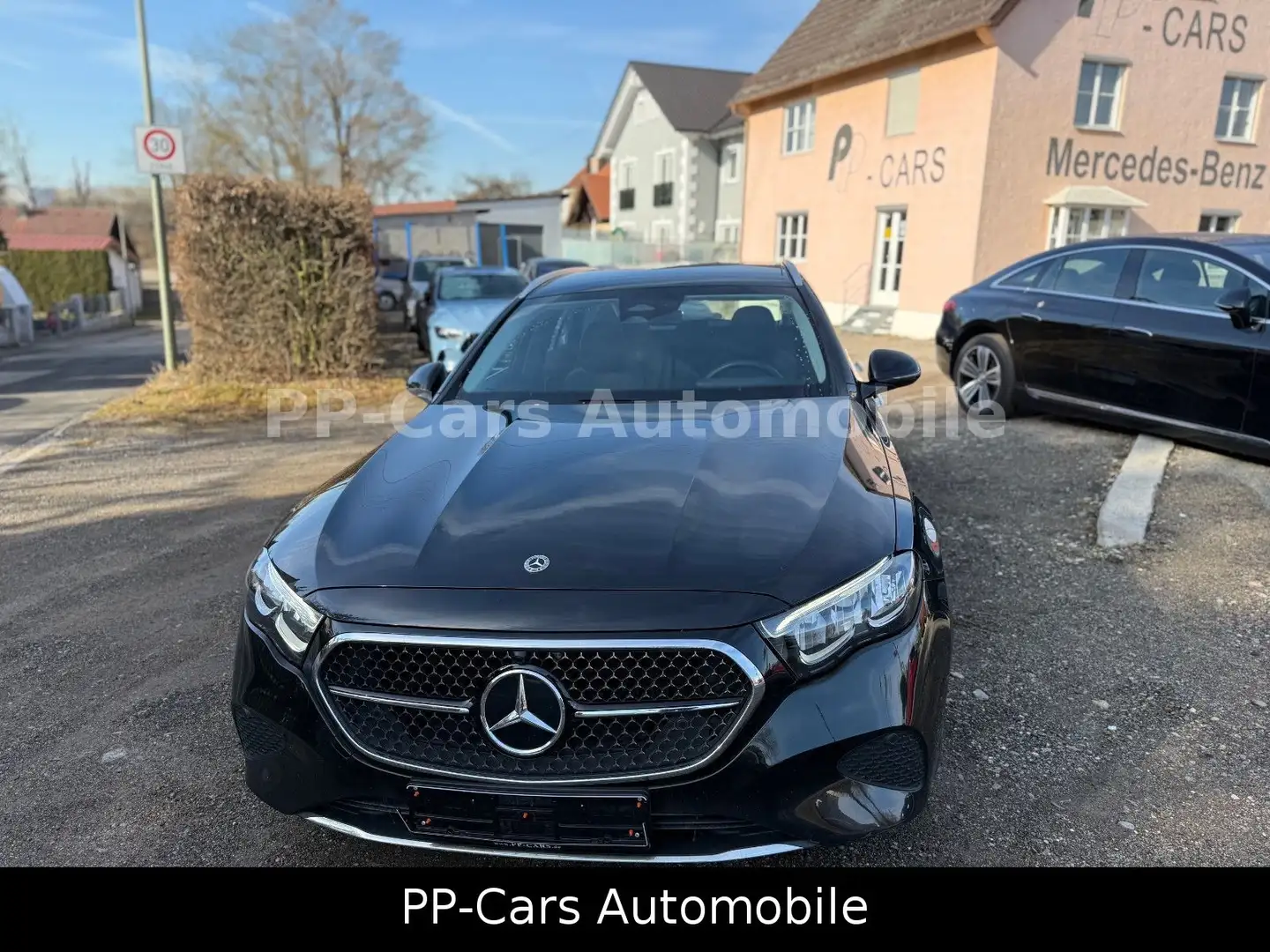 Mercedes-Benz E 200 T AVA*PANO*LED*Kamera*Distronic*SHZ*MY2024 Noir - 1