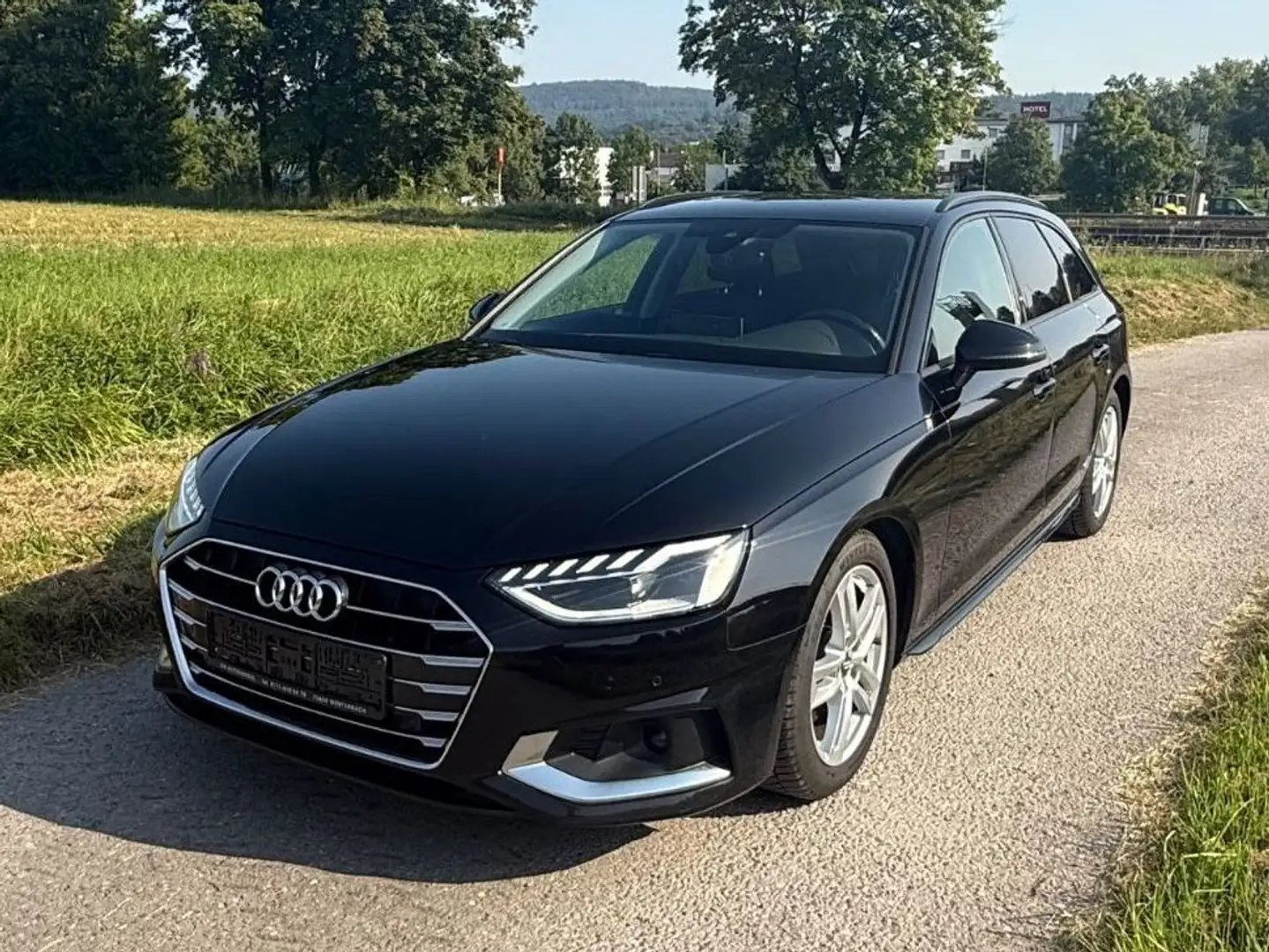 Audi A4 Avant 40 TDI advanced Schwarz - 1