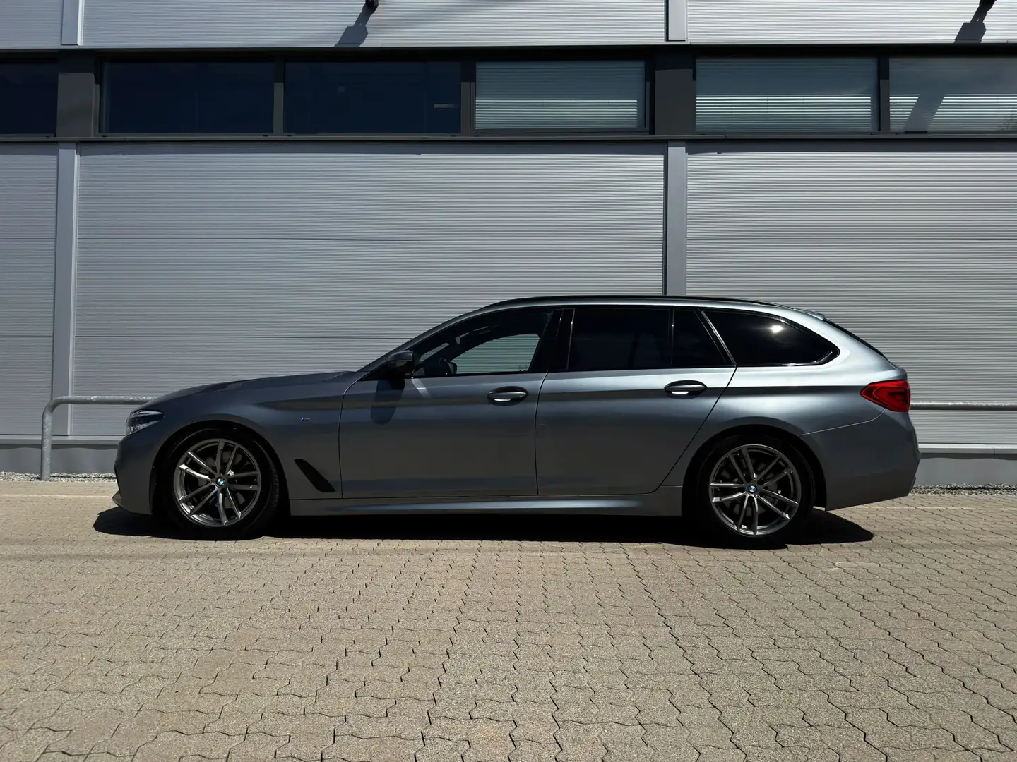 BMW 520 520 d Tour M Sport Nav*LED*Kam*HiFi*KW3*18 Blau - 2