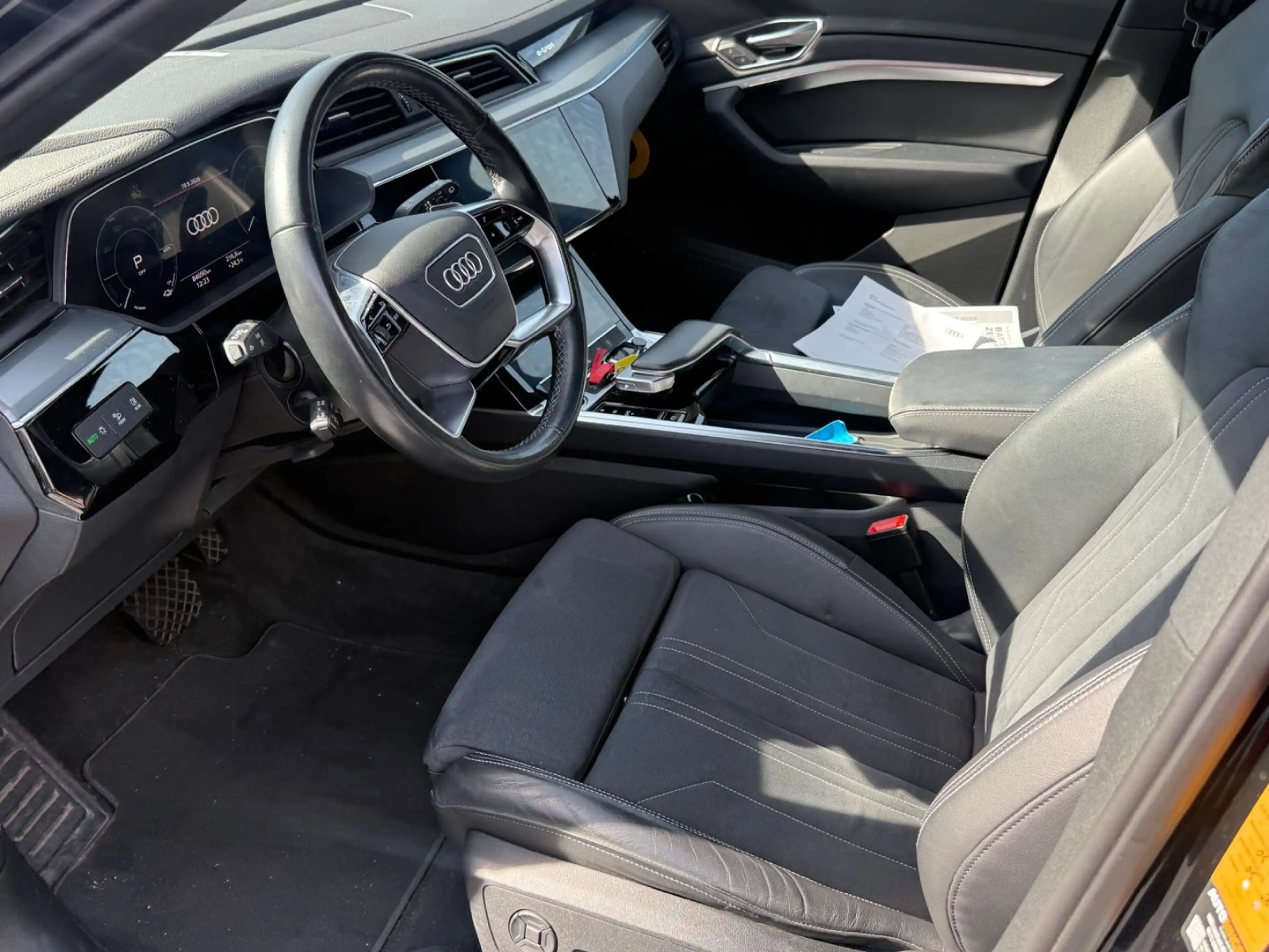 Audi Q8 e-tron 55 quattro S line — photo 10