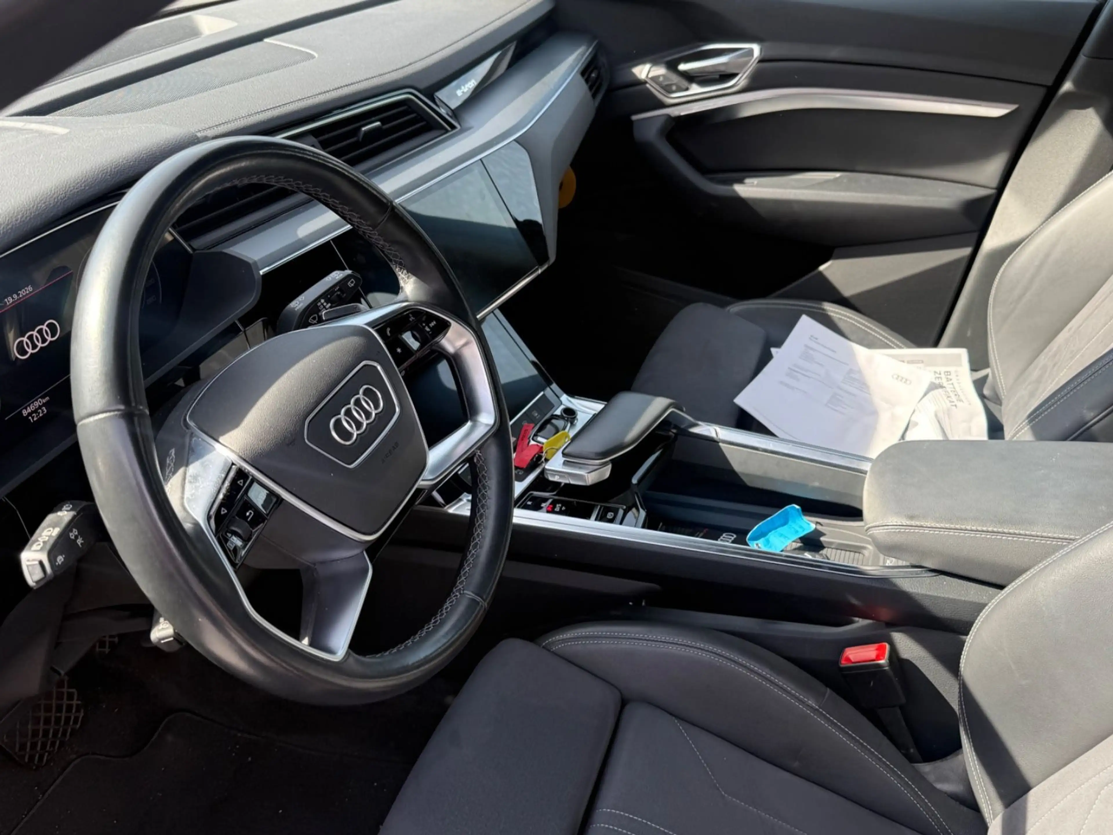Audi Q8 e-tron 55 quattro S line — photo 9