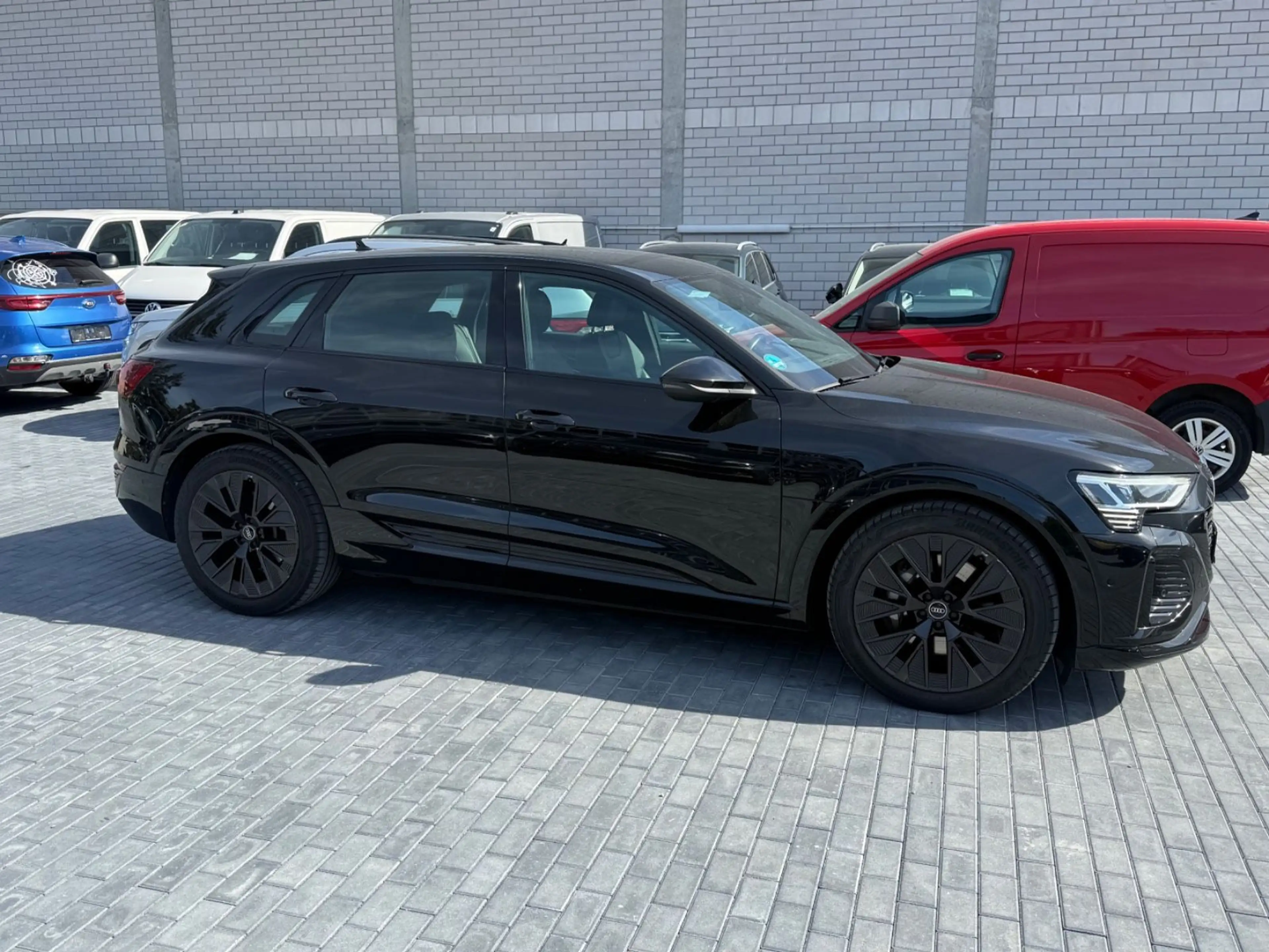 Audi Q8 e-tron 55 quattro S line — photo 5
