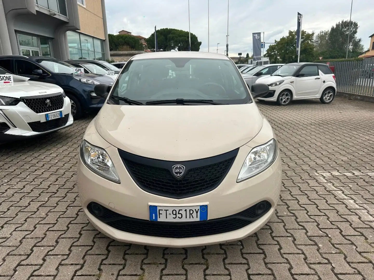 Lancia Ypsilon Ypsilon 1.2 69 CV 5 porte S&S Elefantino Blu Bianco - 2