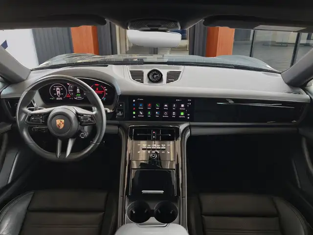 Porsche Panamera view 8