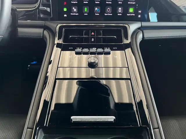 Porsche Panamera view 9