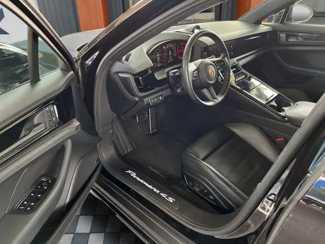 Porsche Panamera view 5
