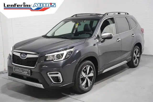 Subaru Forester 2.0i e-BOXER First Edition Leder Apple Carplay Sch