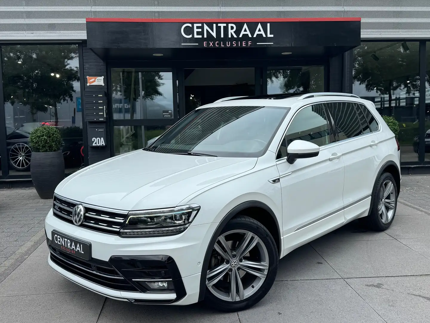 Volkswagen Tiguan 1.5 TSI DSG R-Line Pano|NL-auto|Virtual|ACC|Camera Blanco - 1
