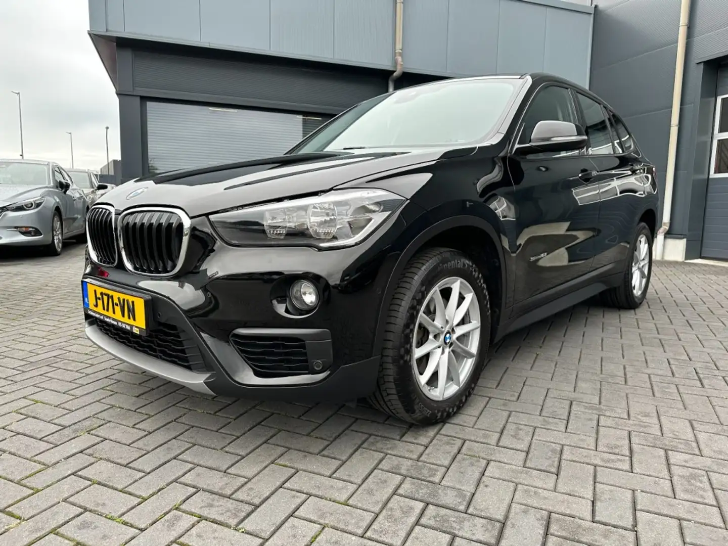 BMW X1 S-Drive 1.8i High Executive Aut. Navigatie Zwart - 1