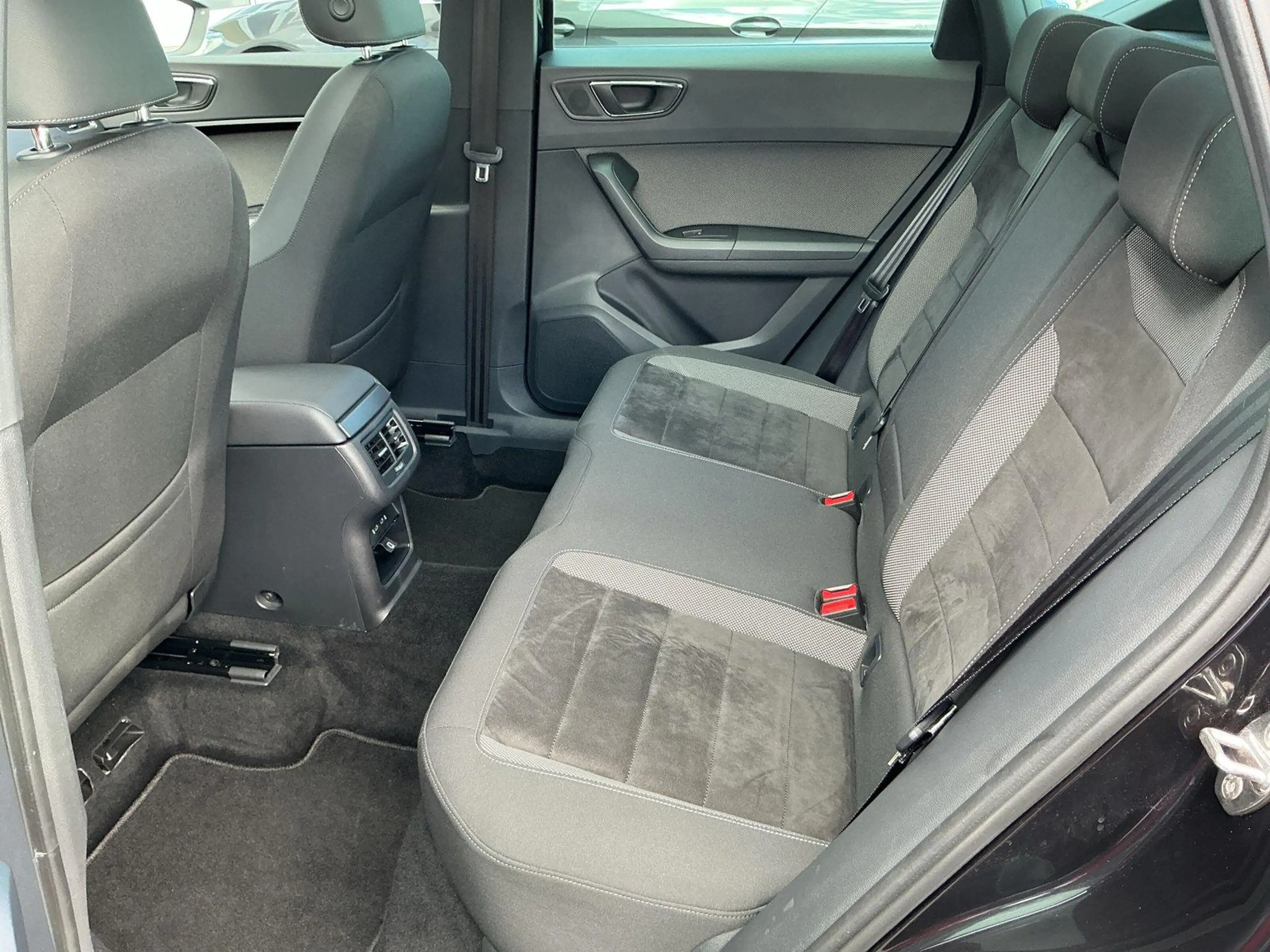 SEAT Ateca 1.5 TSI DSG Xcellence LED PANO BEATS K360° — photo 11