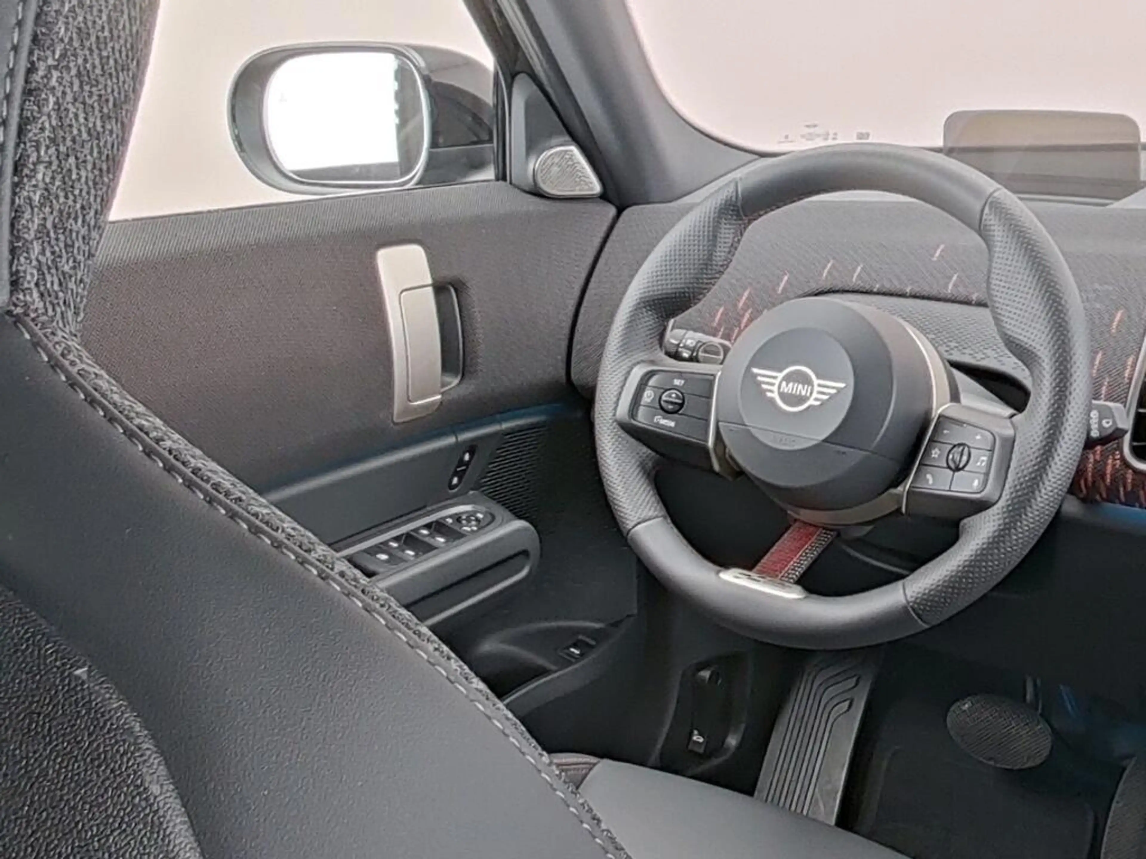 MINI John Cooper Works Countryman E L 66.5 kWh — photo 4