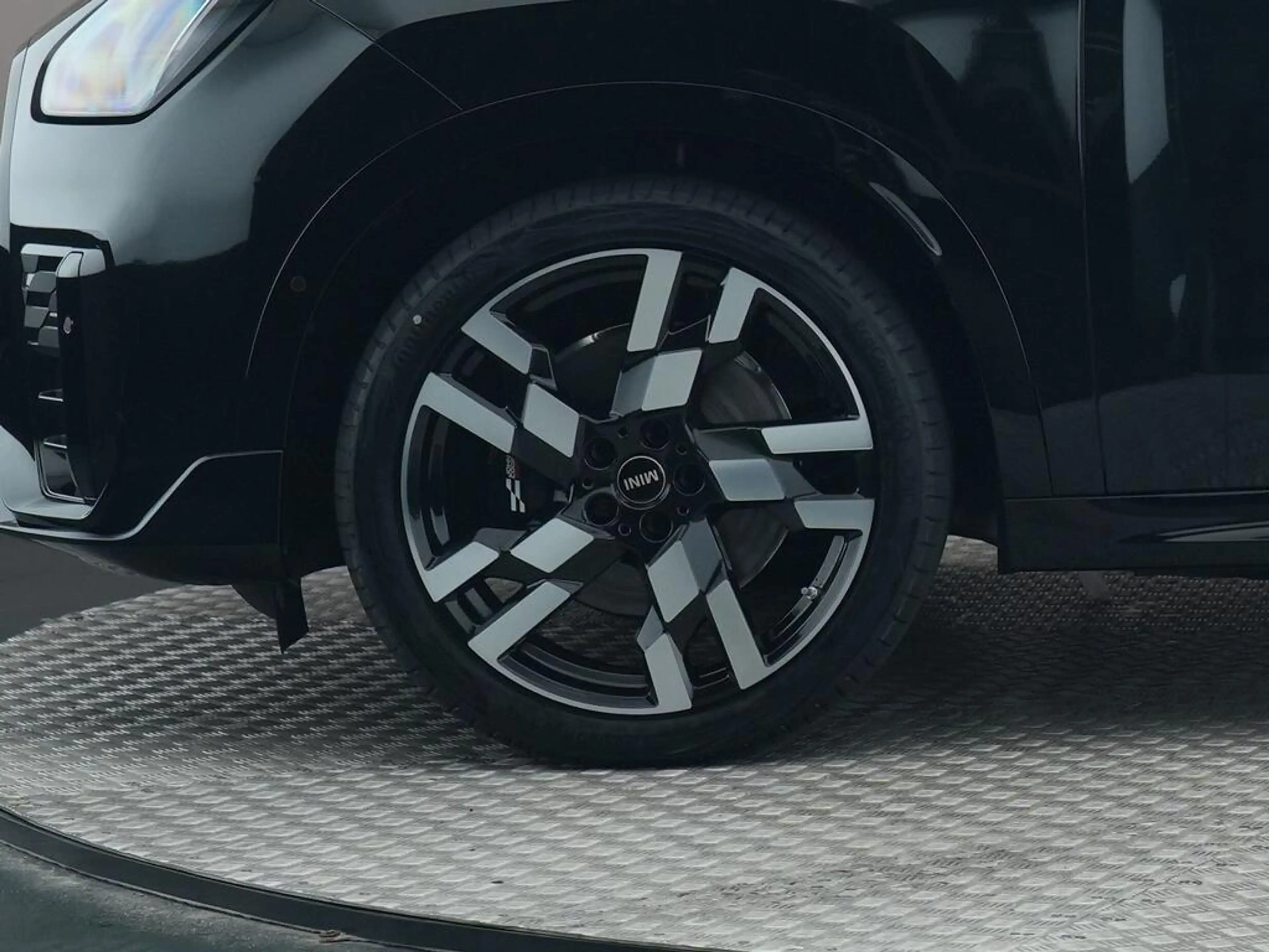 MINI John Cooper Works Countryman E L 66.5 kWh — photo 15