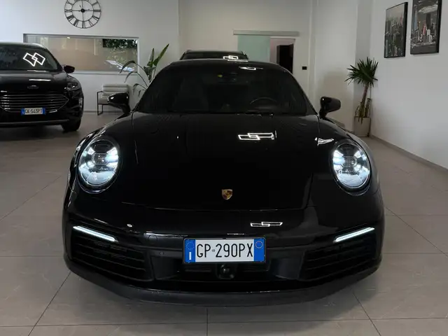 Porsche 911 view 9