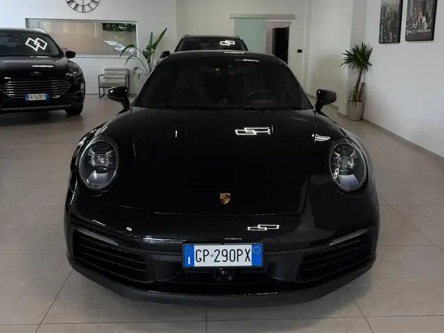 Porsche 911 view 11