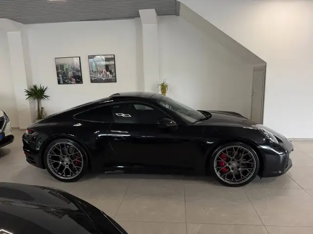 Porsche 911 view 14